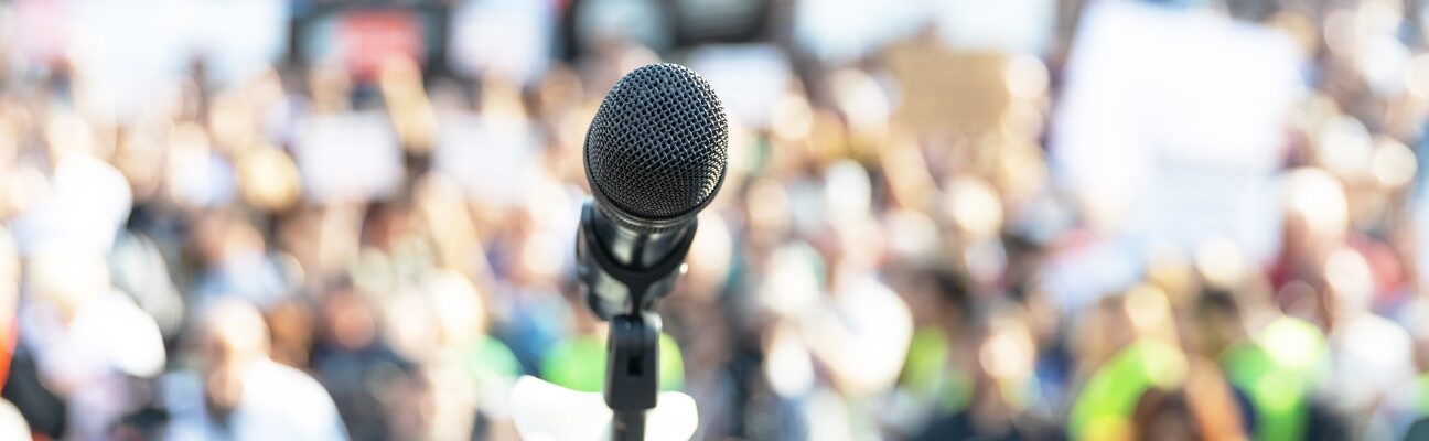 Microphone with a crowd